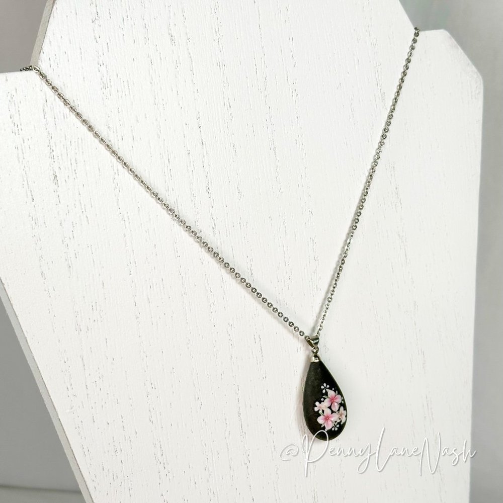 Vintage Black Tear Drop w Pink Flower Painted Pendant Necklace - Picture 2 of 8